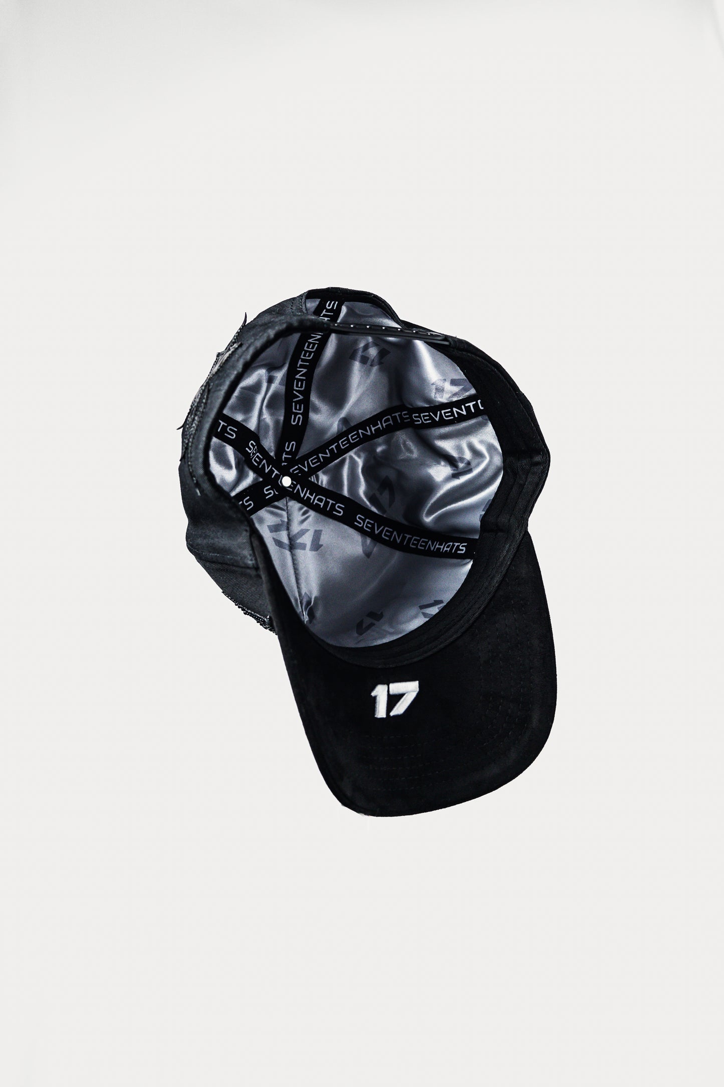 ¨ 𝑺𝑬𝑽𝑬𝑵 𝑫𝑰𝑺𝑺𝑬𝑳 ¨ ♣️⚫️🕋